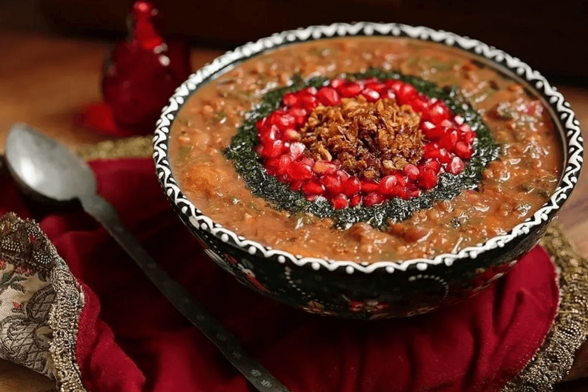 طرز تهیه آش انار یزدی؛ ترکیب طعم‌های ترش و شیرین!