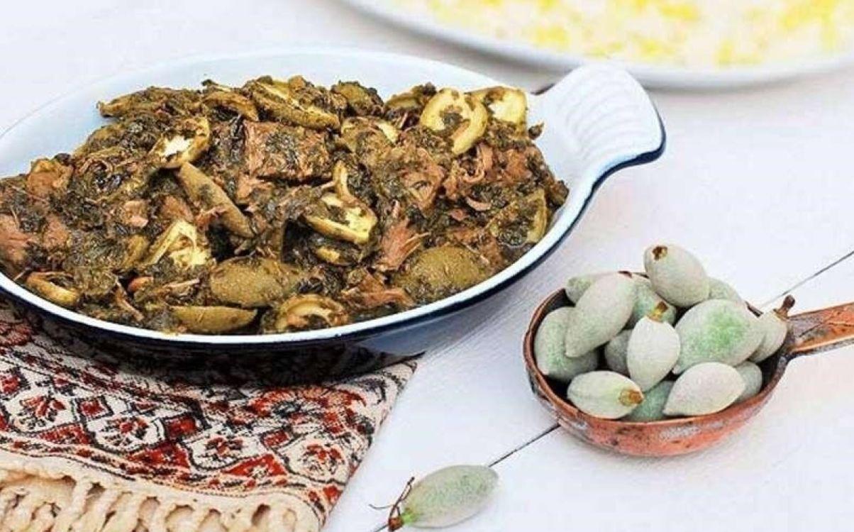 طرز تهیه خورشت چغاله بادام تازه با گوشت