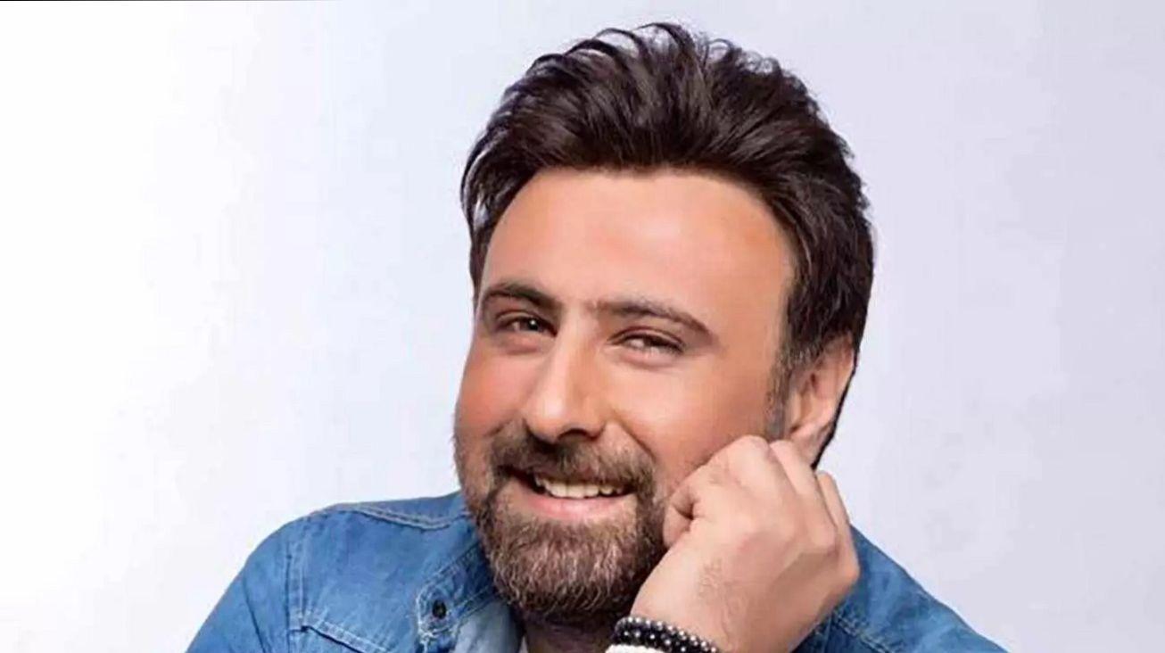 اجرای آهنگ معین توسط محمد علیزاده روی استیج صداتو