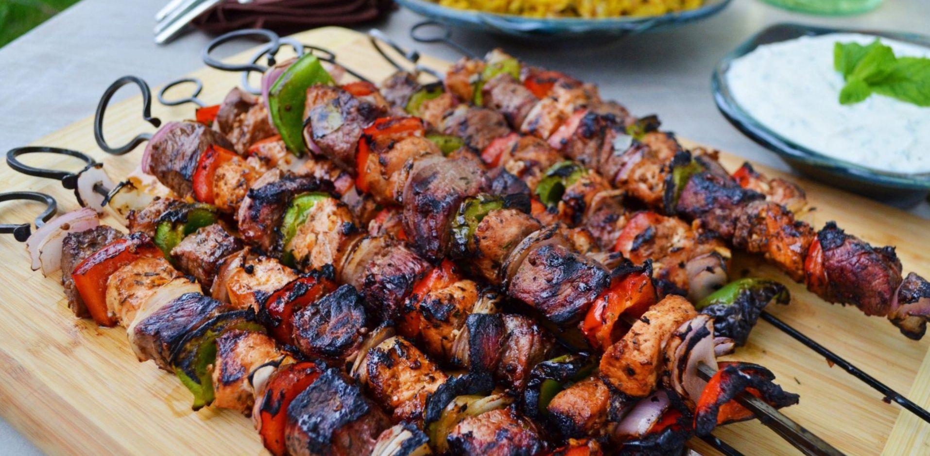 طرز تهیه شیش کباب ترکی | این کباب ترکیه ای با پیاز و جعفری سرو میشه+فیلم
