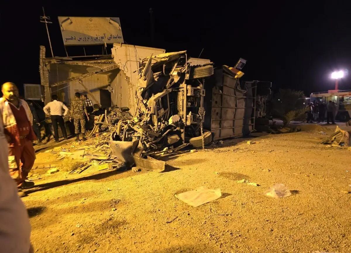 تصادف مرگبار اتوبوس حامل دانشجویان دانشگاه با یک کامیون؛ 12 دانشجو کشته شدند