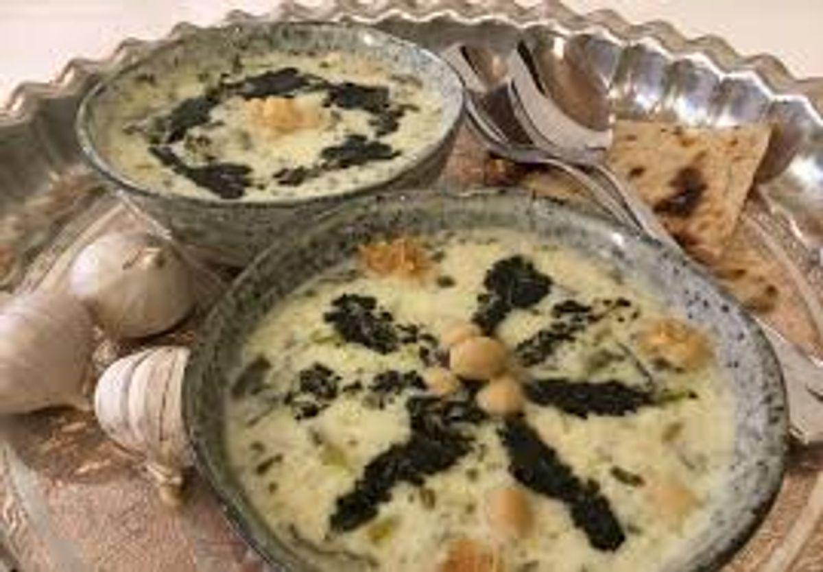 طرز تهیه خوشمزه ترین آش دوغ ترکی با سبزی کوهی مخصوص بهار
