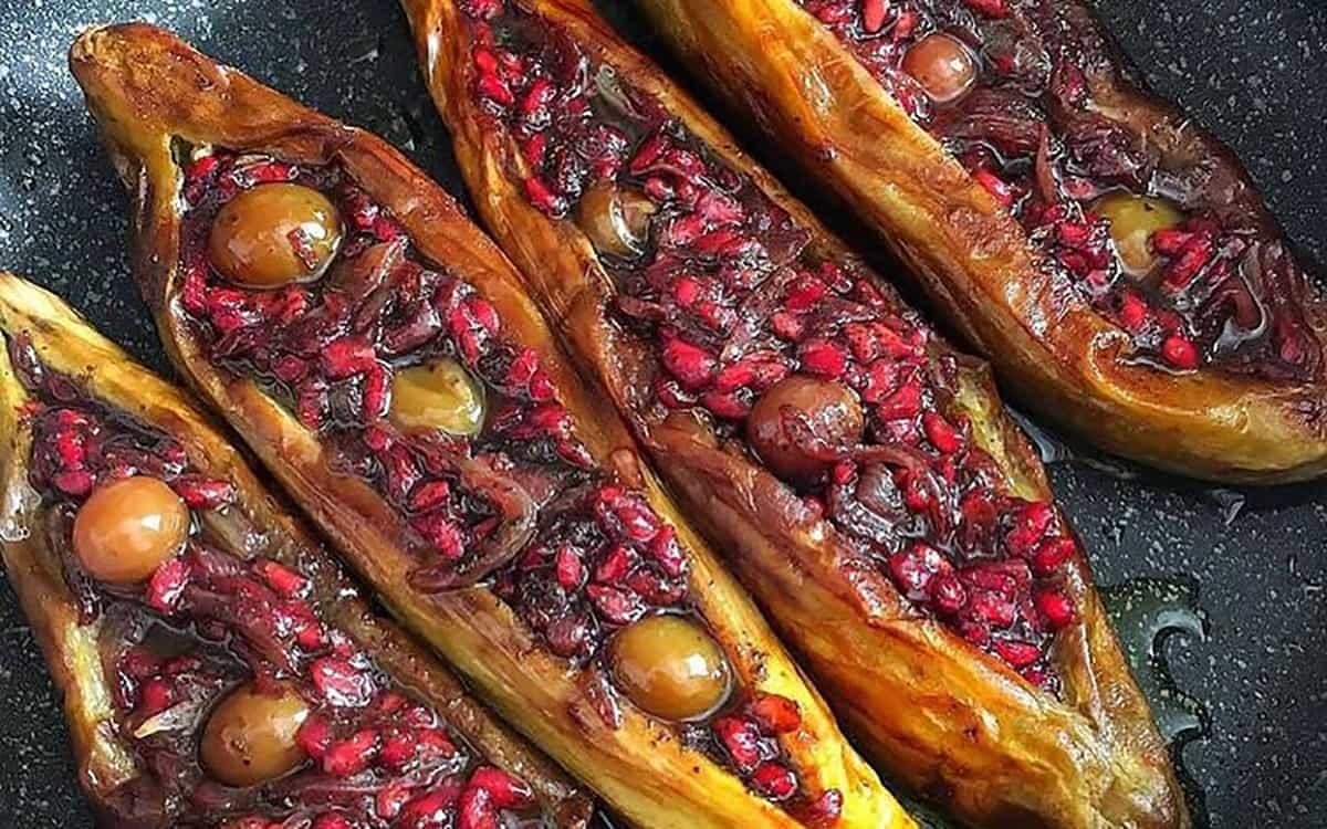طرز تهیه خورشت بادمجان اناری؛ انتخابی خاص و خوشمزه برای شب یلدا