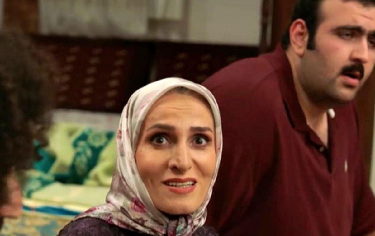 آتیه جاوید بازیگر نقش جمیله در سریال پایتخت 7؛ با محسن تنابنده همکلاس بودم
