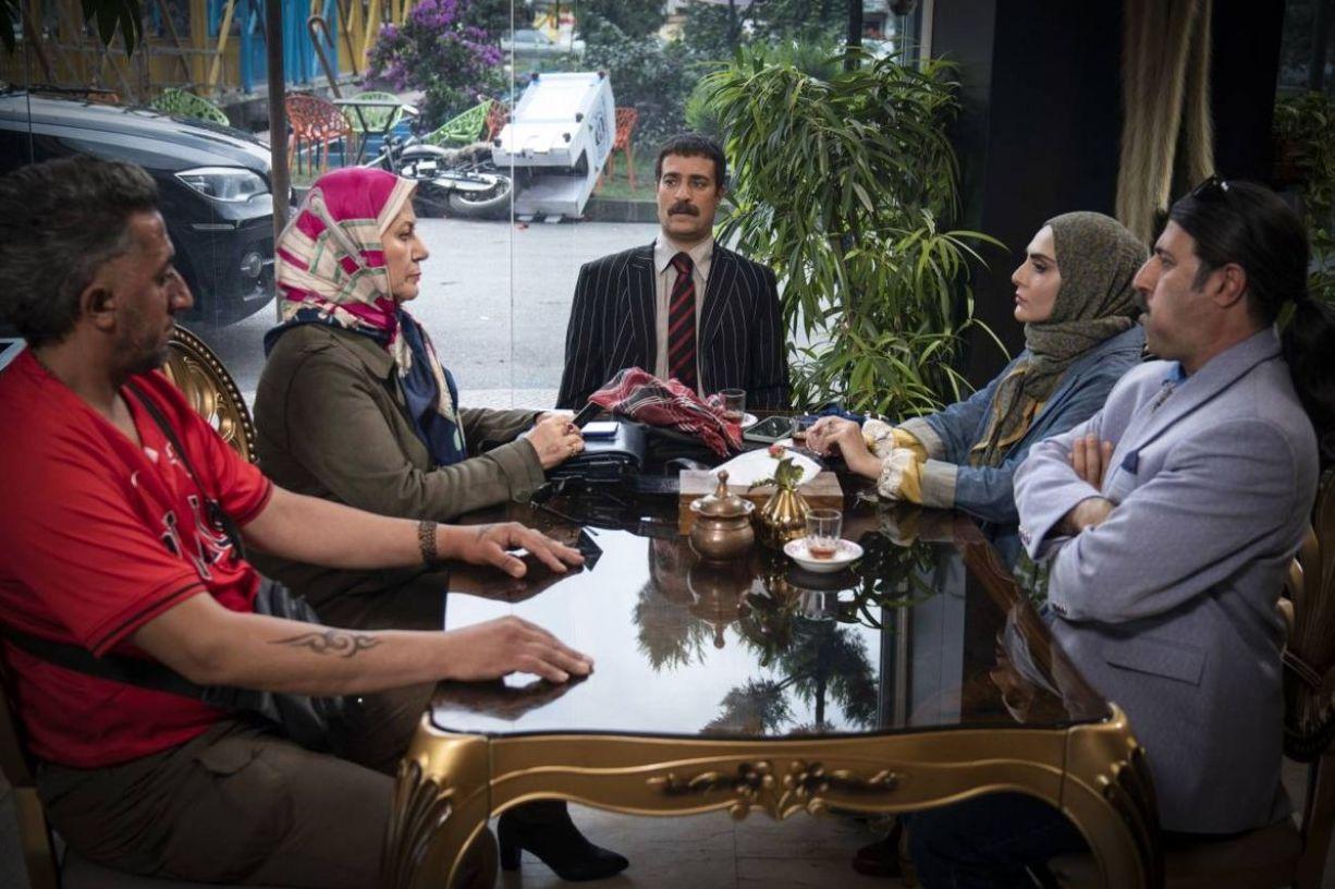 شهاب سنگ سریال پایتخت را این خانم از داخل رودخانه حوالی شاندیز مشهد پیدا کرد