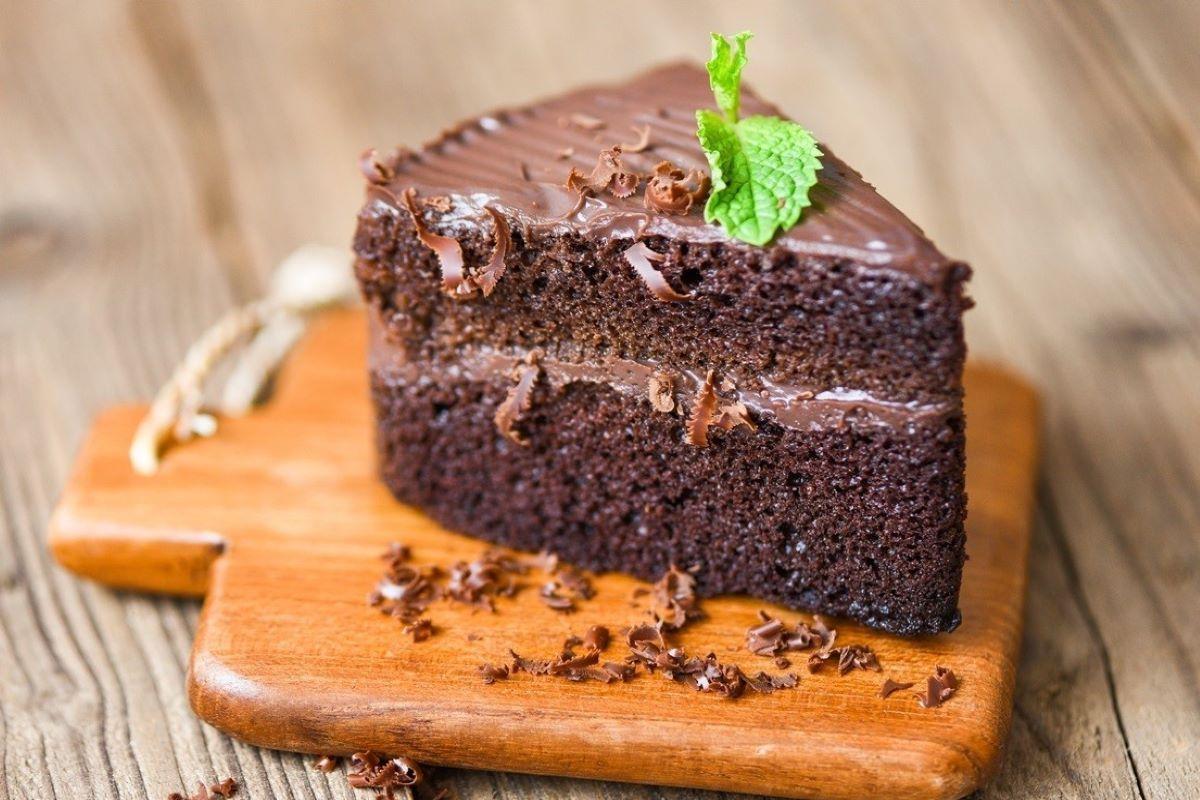 طرز تهیه کیک شکلاتی کافی شاپی | در کمتر از 7 دقیقه یک کیک خوشمزه درست کن