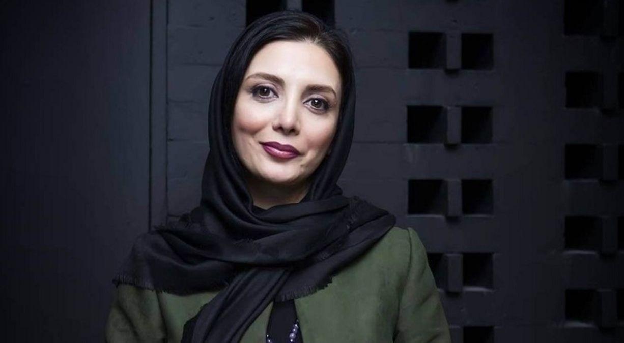 چیدمان سفره عقد رویا میرعلمی؛ به یاد روزهای قدیم با تزئینات دهه فجر!