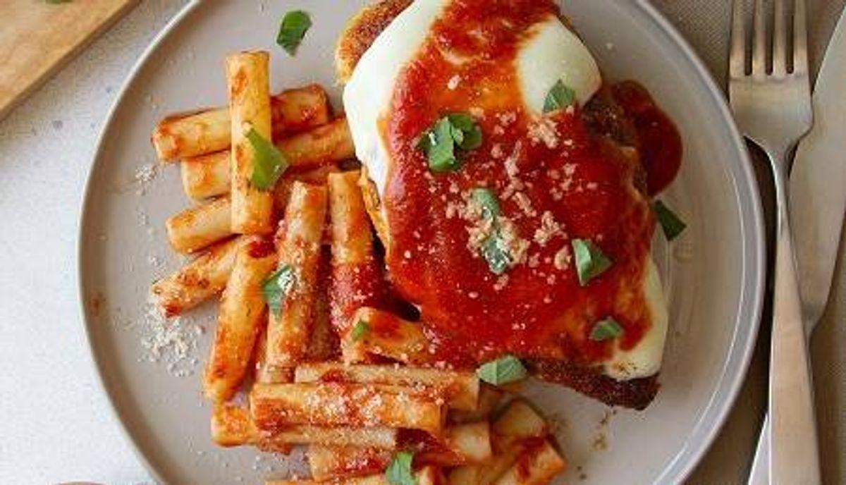 دستور پخت مرغ با سس پارمزان | یک غذای مغذی حاوی پروتئین و سبزیجات