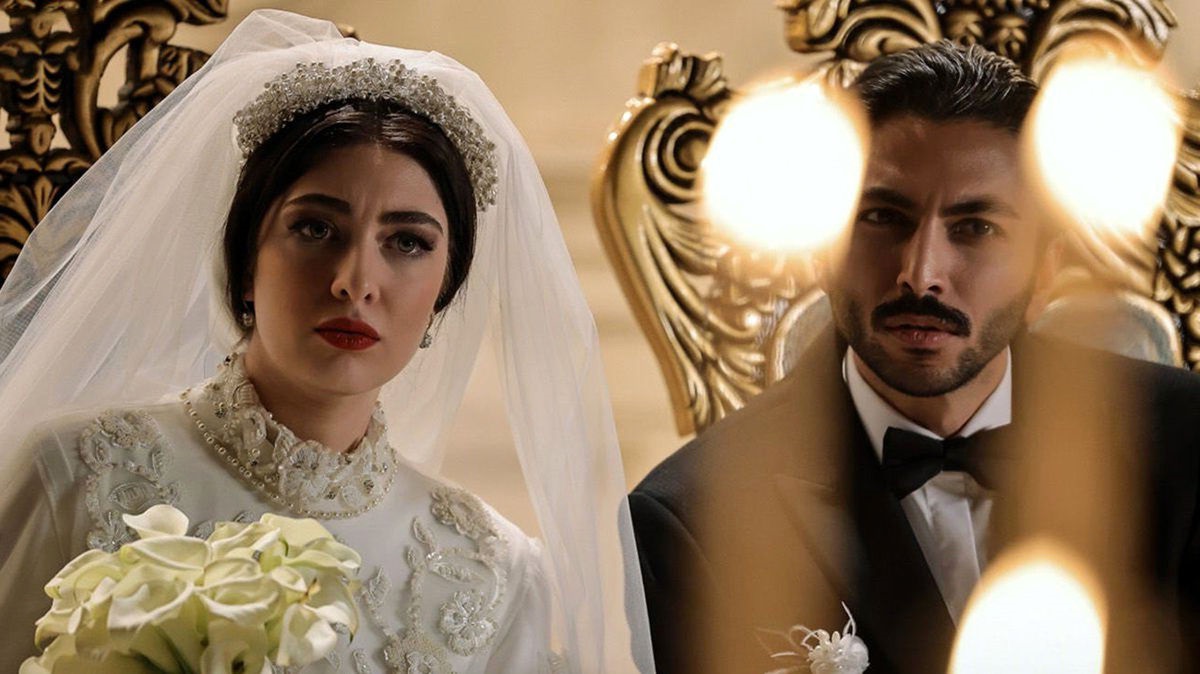 سلفی تک چشم الیکا ناصری بازیگر سریال گردن‌زنی در آسانسور
