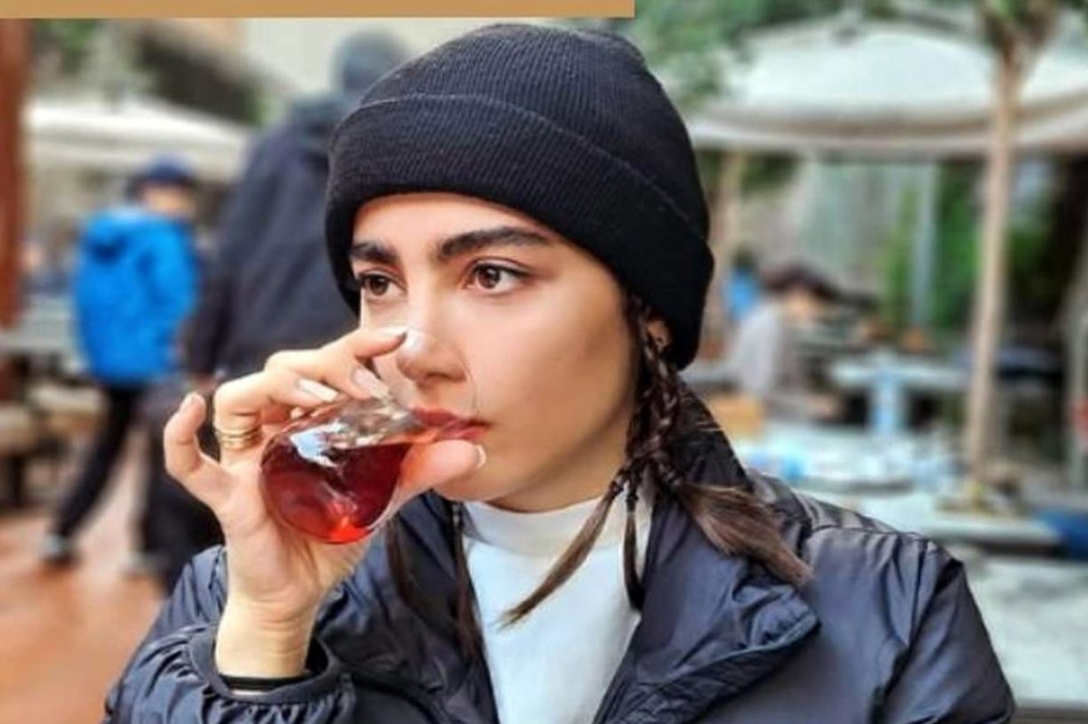 عکس هنری از سنا حسینی بازیگر نقش نیکا در سریال پایتخت 7