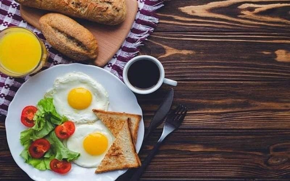 صبحانه چی بخوریم که تا ظهر احساس گرسنگی نکنیم؟| دلیل احساس گرسنگی سریع پس از صبحانه