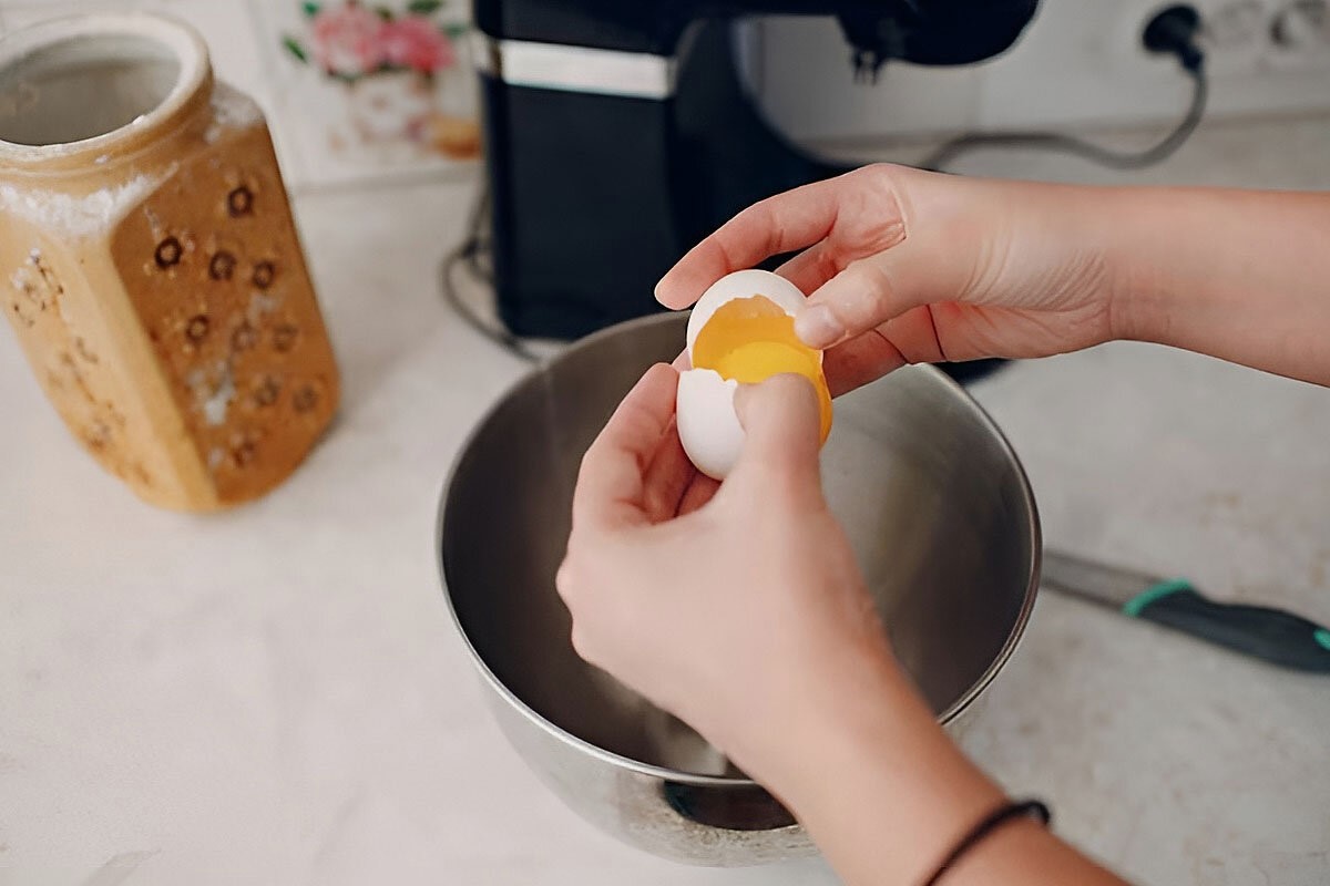 راز آشپزهای حرفهای | با این ۵ ترفند، بوی زهم تخم مرغ را برای همیشه حذف کنید