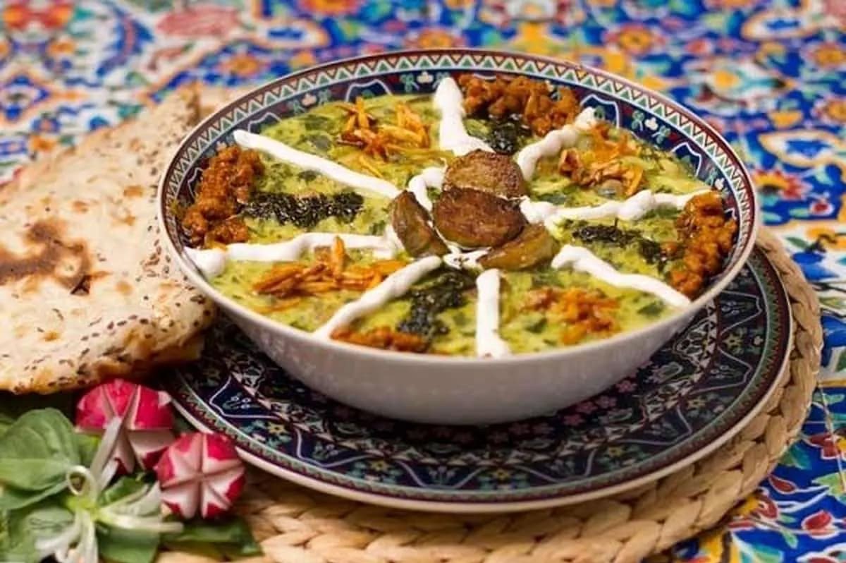 طرز تهیه آش ملایری با طعم جذاب بادمجان