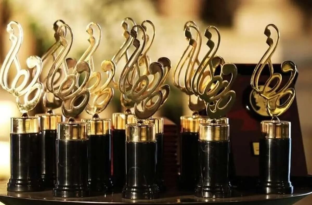 آلبوم عکس امروز | استایل بازیگران در مراسم جشن حافظ 1404؛ از بهنوش طباطبایی تا جواد عزتی و الیکا عبدالرزاقی