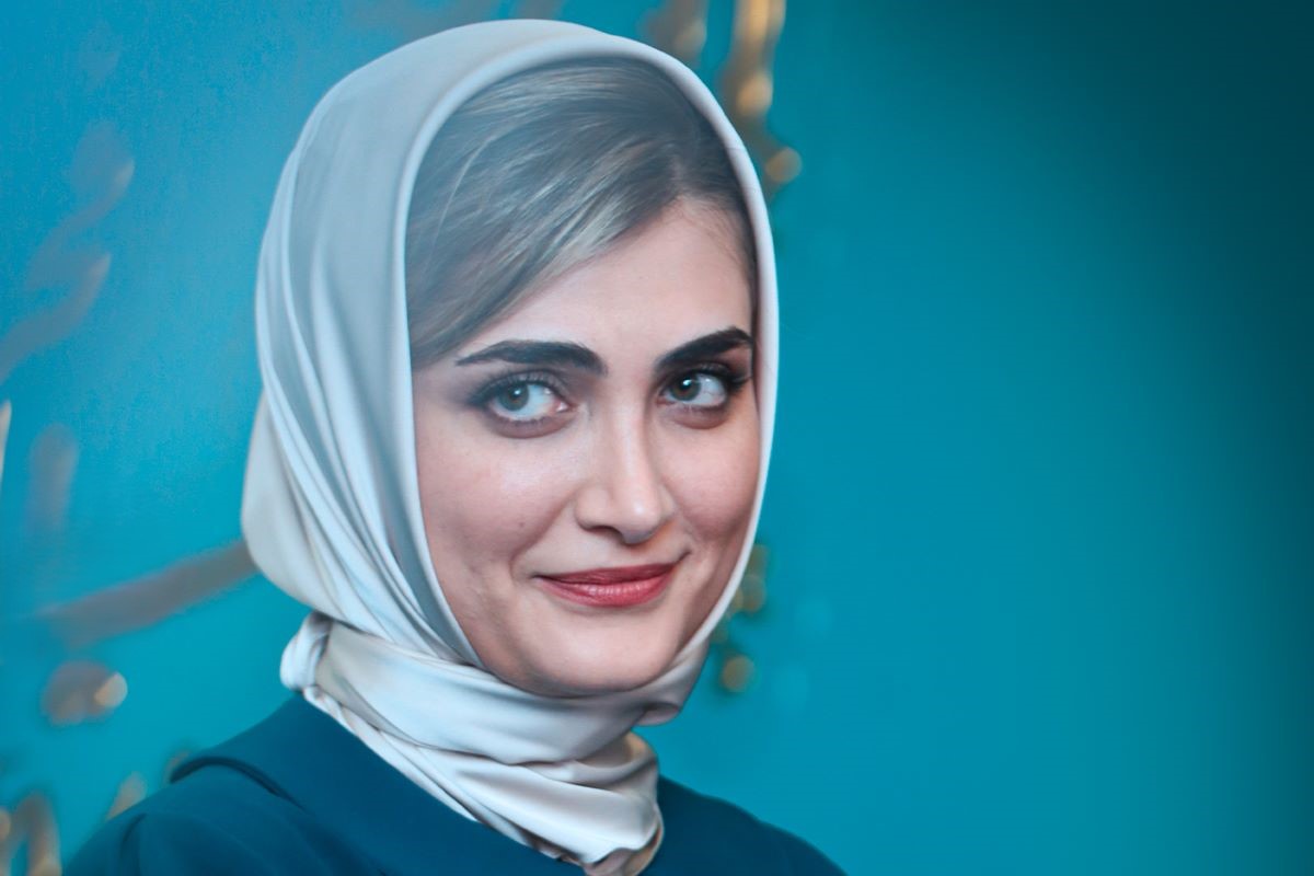 عکس جدید الناز ملک بین هوادارانش در کیش
