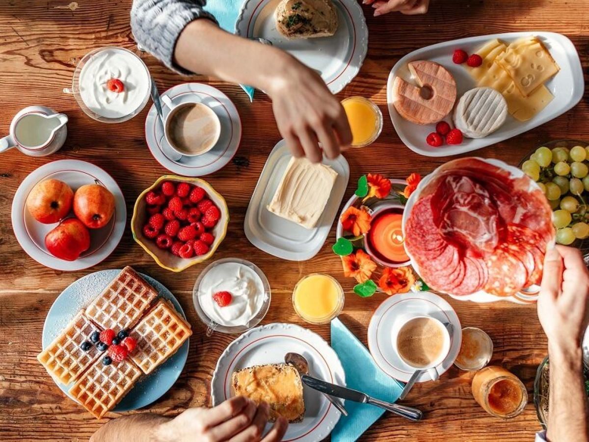 این صبحانه محبوب میتواند فشار خون شما را افزایش دهد