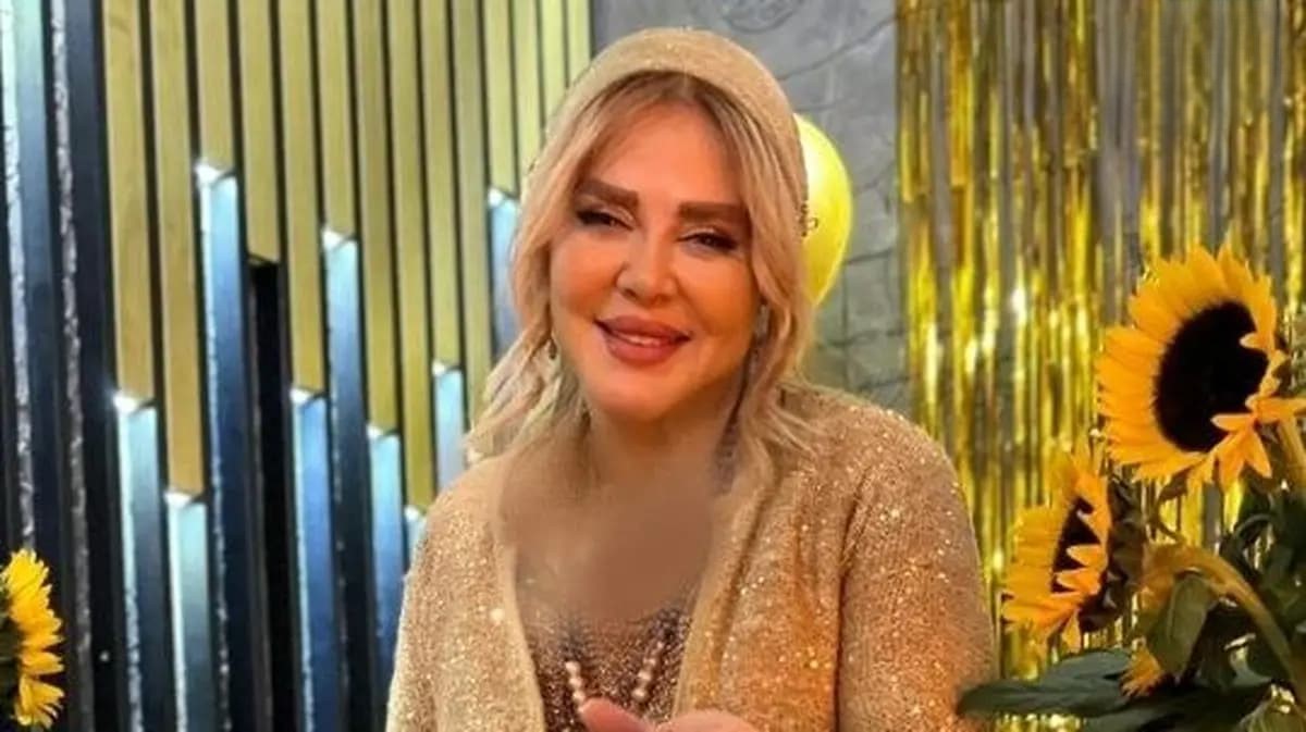 تولد یک قرن و یک‌سالگی بهاره رهنما با تم پاییزی در یک کافه شیک