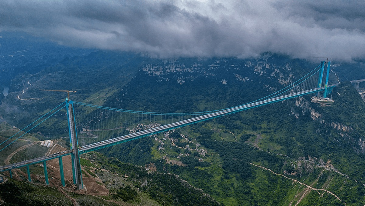 فیلم؛ افتتاح بلندترین پل جهان در چین روی ابرها