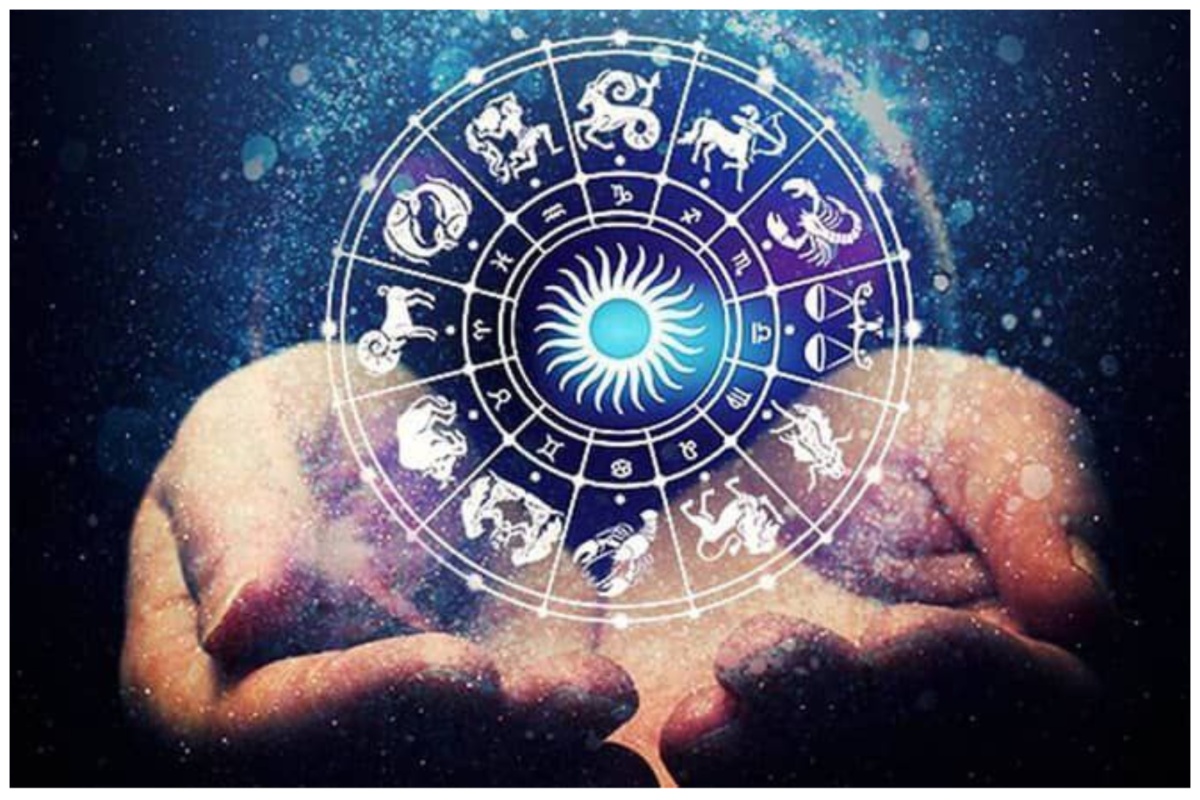 قصه شعلهها و ابرهای ابجد: گشودن درهای سرنوشت با رمزهای قدیمی | فال ابجد و شمع امروز 15 آبان 1404