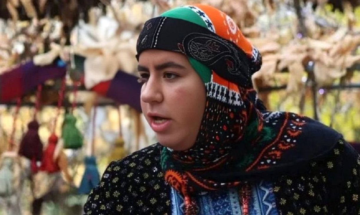 خبر روز| عکس متفاوت صهبا شرافتی بازیگر نقش روناک در سریال نون خ در صحرای دبی