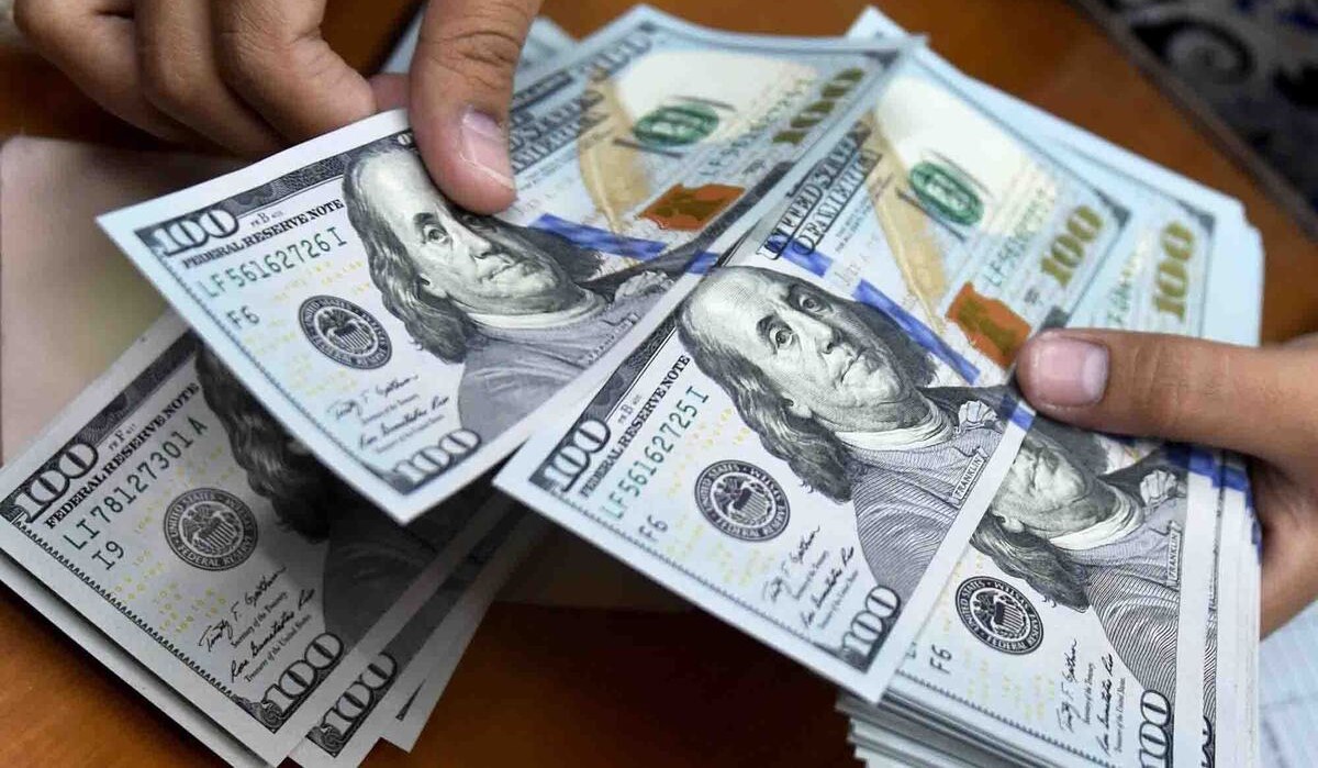 تغییر قیمت دلار در آخرین روز فروردین 1404؛ دلار وارد کانال 70 هزار تومان می شود؟