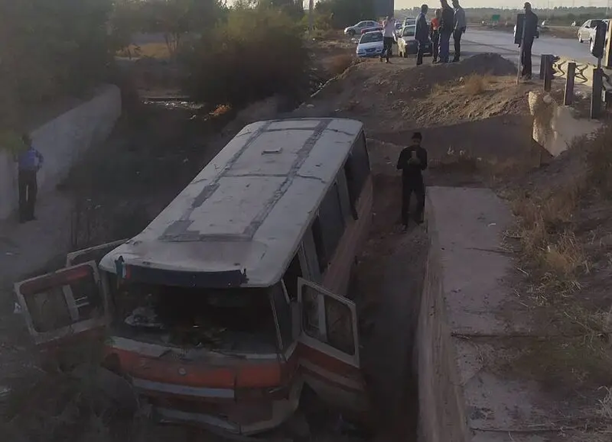 تصادف مینی‌ بوس سرویس دانش‌ آموزان روستایی با ۲۱ مجروح