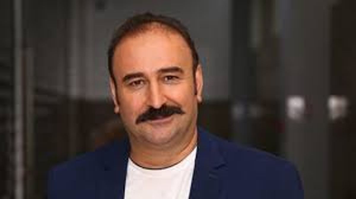 حمله تند مهران احمدی به محسن مخملباف؛ بابا نسل ما را سوزاندی