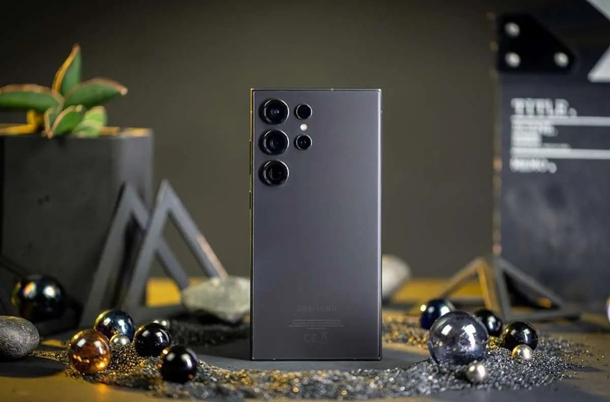 قیمت گوشی سامسونگ، شیائومی و آیفون امروز چهارشنبه 17 دی 1404 | قیمت پرفروش‌ترین موبایل چند؟