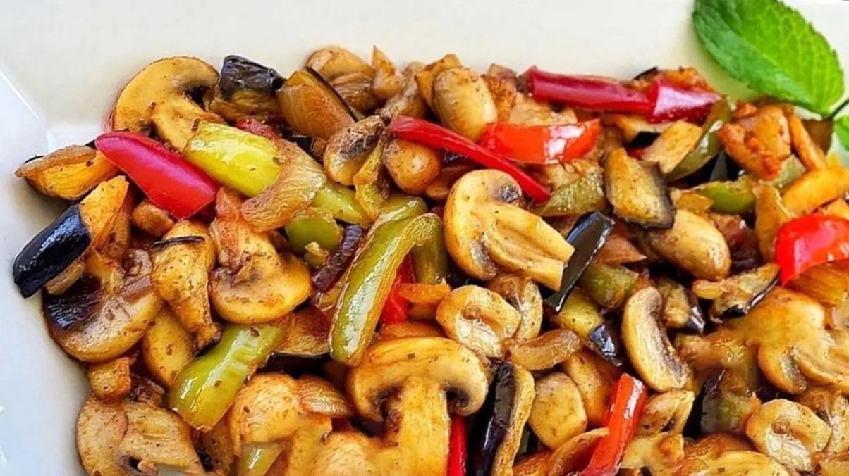 طرز تهیه خوراک قارچ و بادمجان ترکیهای؛ آموزش کامل و فوتوفنهای حرفهای پخت