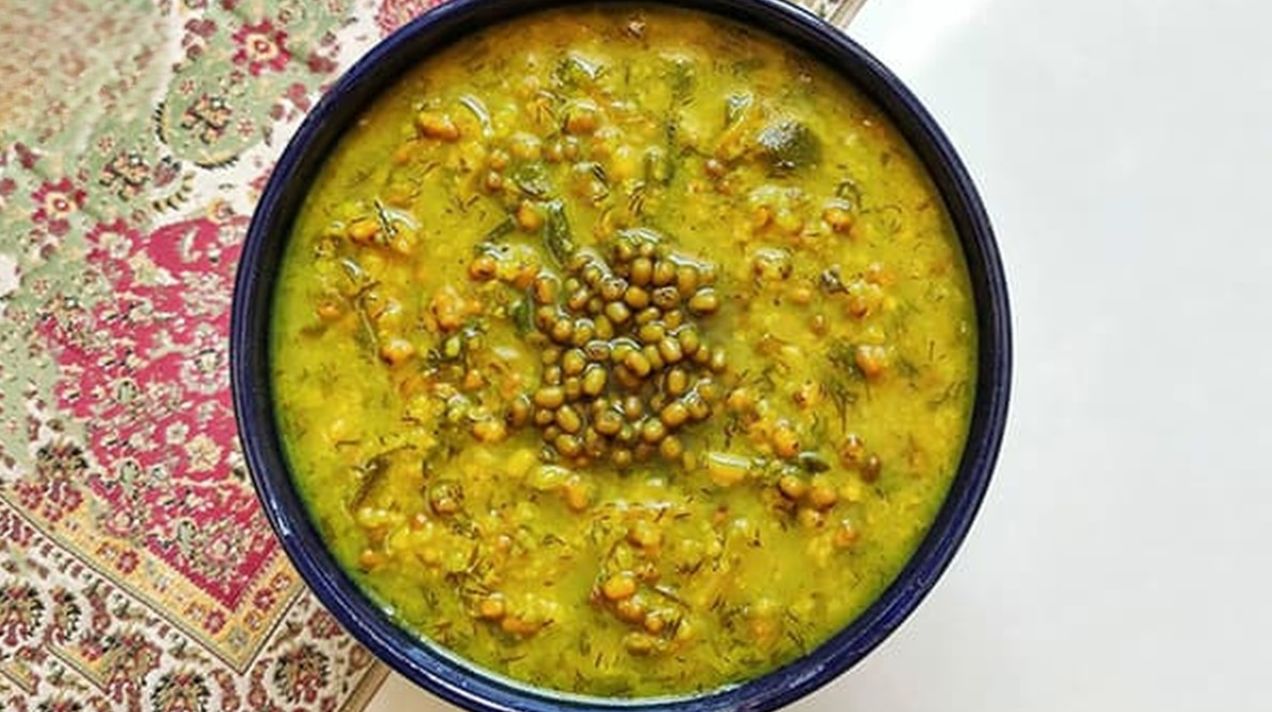 طرز تهیه سوپ ماش با جو پرک؛ مقوی و خوشمزه برای روزهای سرد
