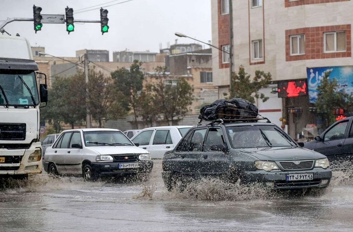 ورود سیلاب به خانه ها در این شهر| مردم محلی غافلگیر شدند+ویدئو