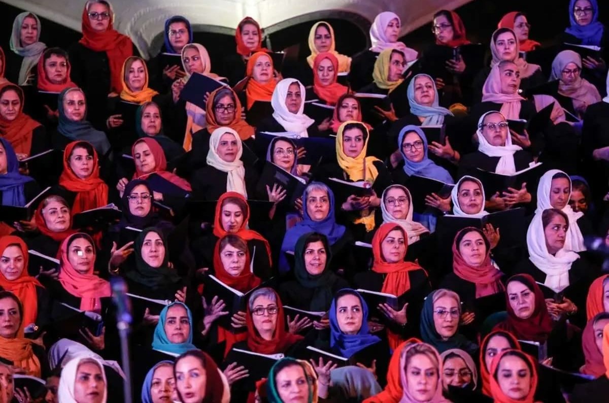 همنوایی 700 بانوی هنرمند در گروه کُر مادران تهران+فیلم