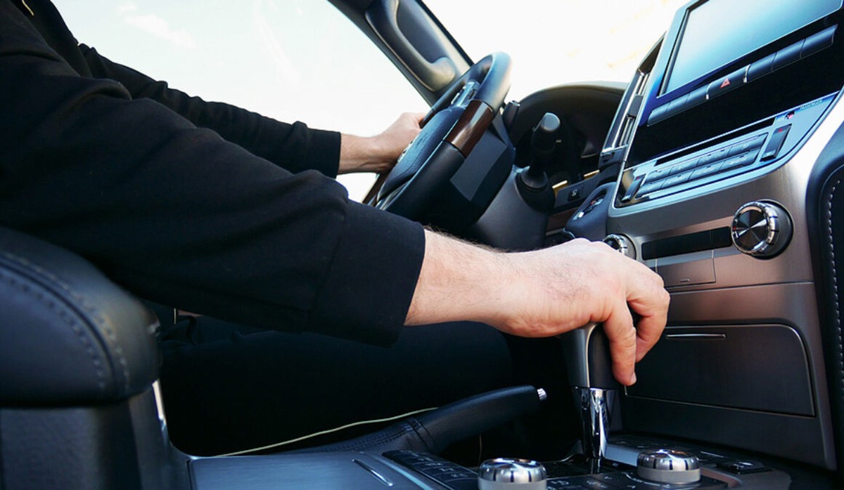 ترفند نگهداری از خودرو | چرا دنده خودرو هنگام حرکت یا تعویض دنده می‌لرزد؟