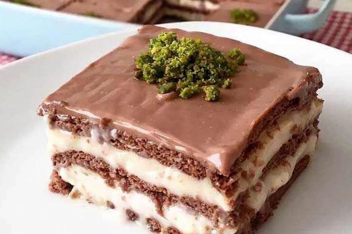 طرز تهیه کیک بیسکوییتی پوینگی به روش ساده، سریع و فوق‌العاده خوشمزه