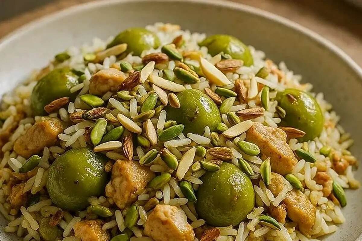 گوجه‌سبز پلو مجلسی؛ ترش، خاص، و پر از تعریف!