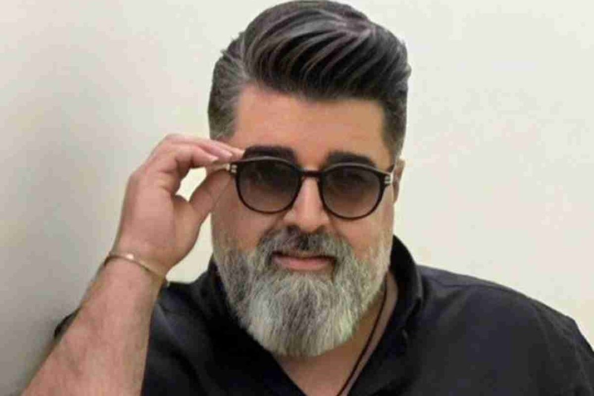 گیر افتادن مهدی یغمایی در آسانسور با قطعی برق