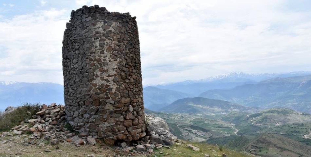 یک بلاگر، قلعه ۱۵۰۰ساله املش گیلان را آتش زد +تصاویر