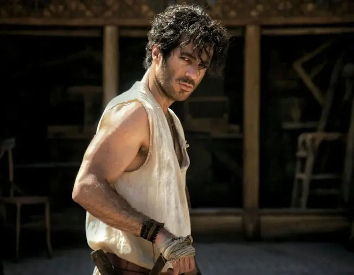 نوید پورفرج بازیگر سریال بامداد خمار در پشت صحنه تئاتر کلیکسونر