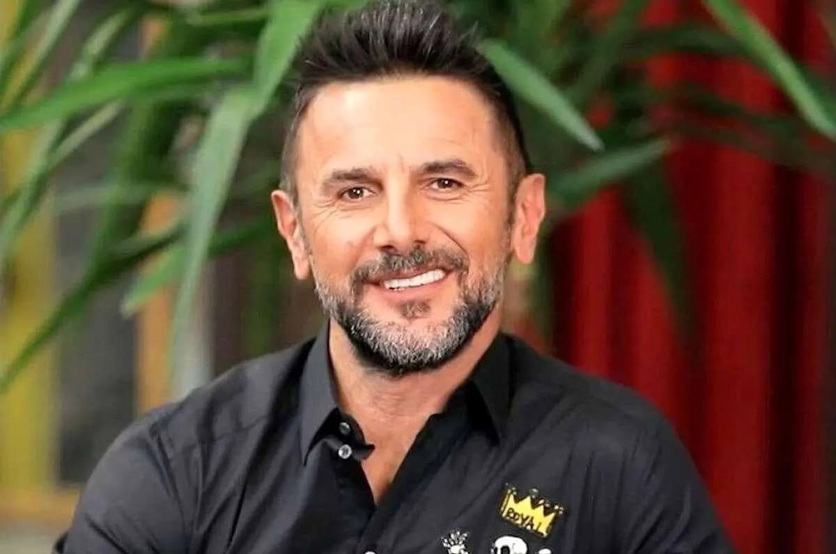 قاب صمیمی امین حیایی و بازیگر سریال پایتخت در استخر