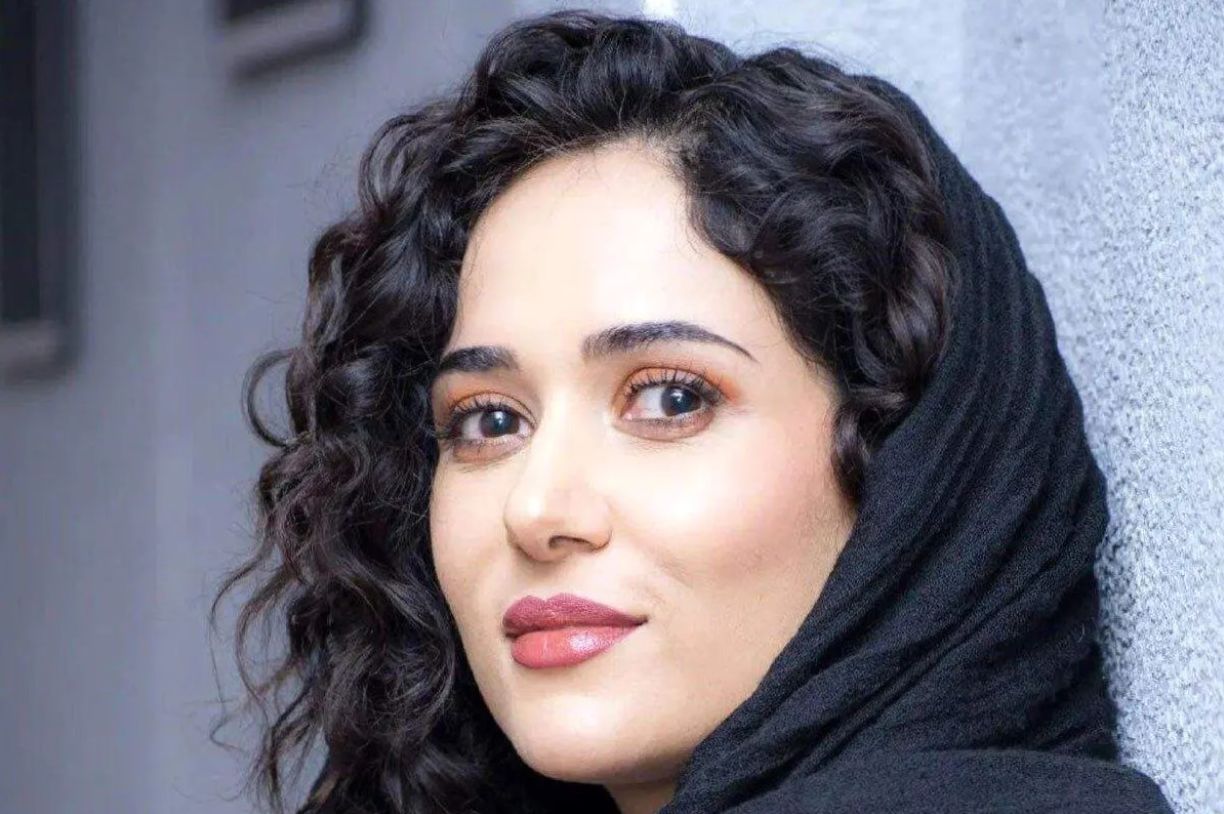 پریناز ایزدیار عزادار شد| تصویری دردناک از قبر پدر پریناز ایزدیار در کنار امامزاده