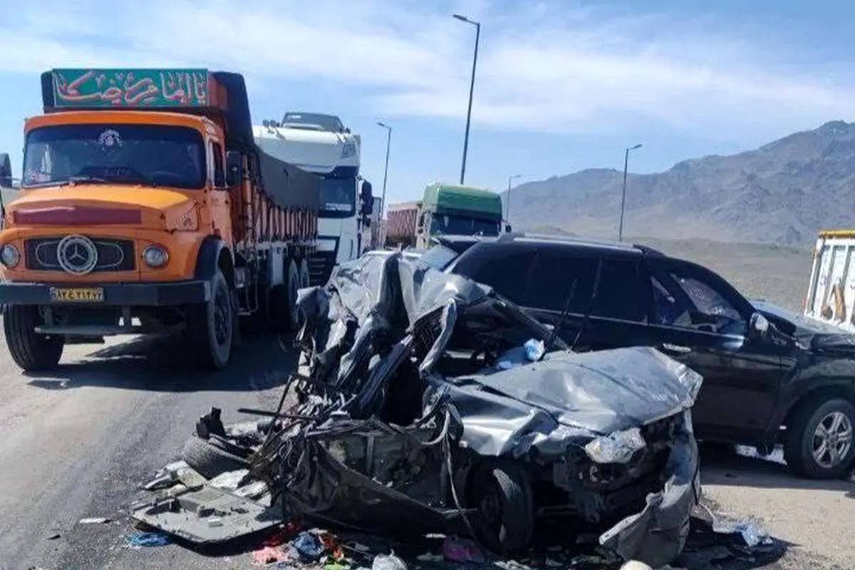 وقوع تصادف زنجیره‌ای در اصفهان با 2 کشته و ۴ زخمی