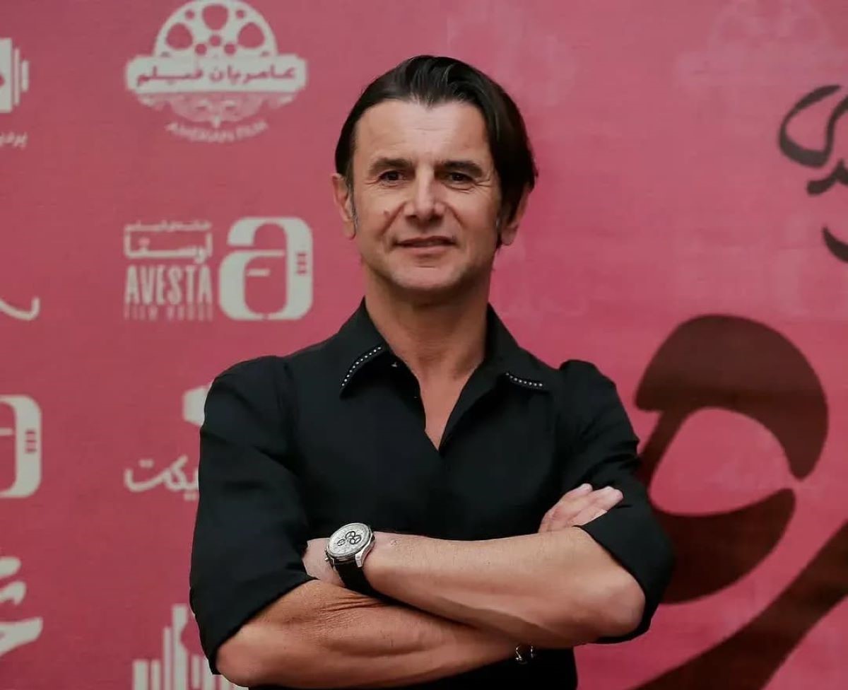 تعجب امین حیایی از قد بلند طرفدارش؛ یا ما بیایم بالا یا تو بیا پایین