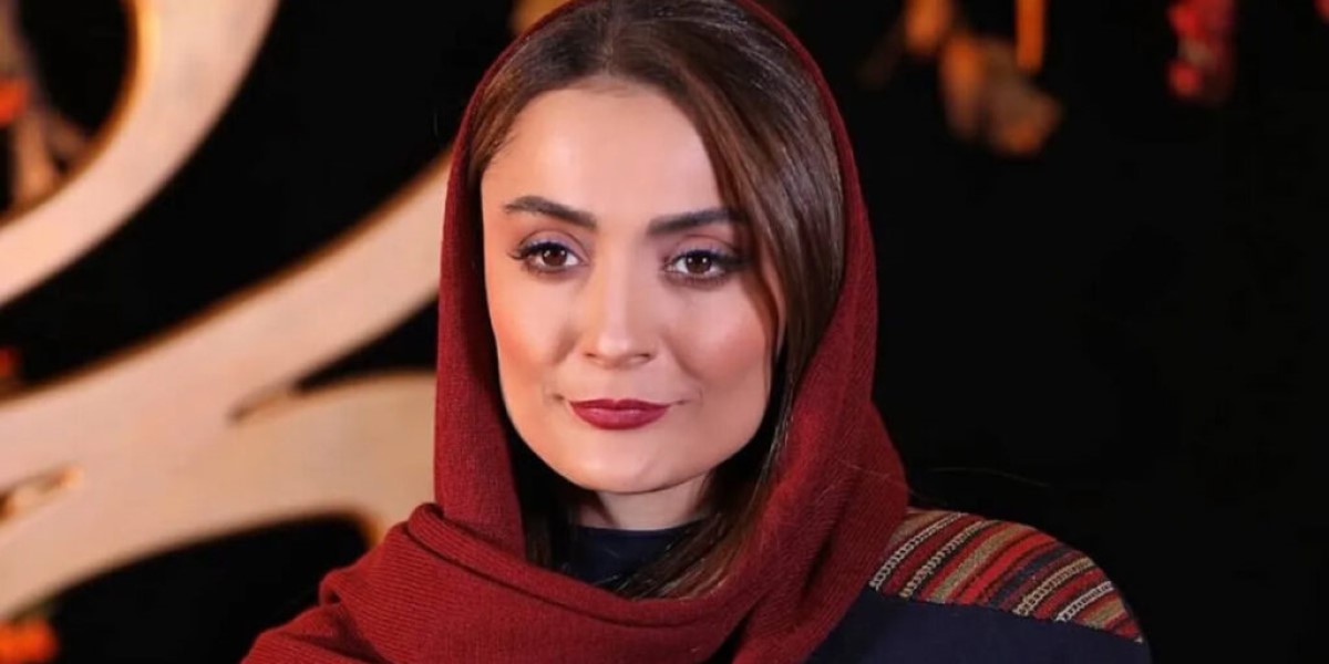 استایل جدید السا فیروزآذر با کت اورسایز طرحدار | جلب توجه دختر نقنقوی شام ایرانی با لباس متفاوت