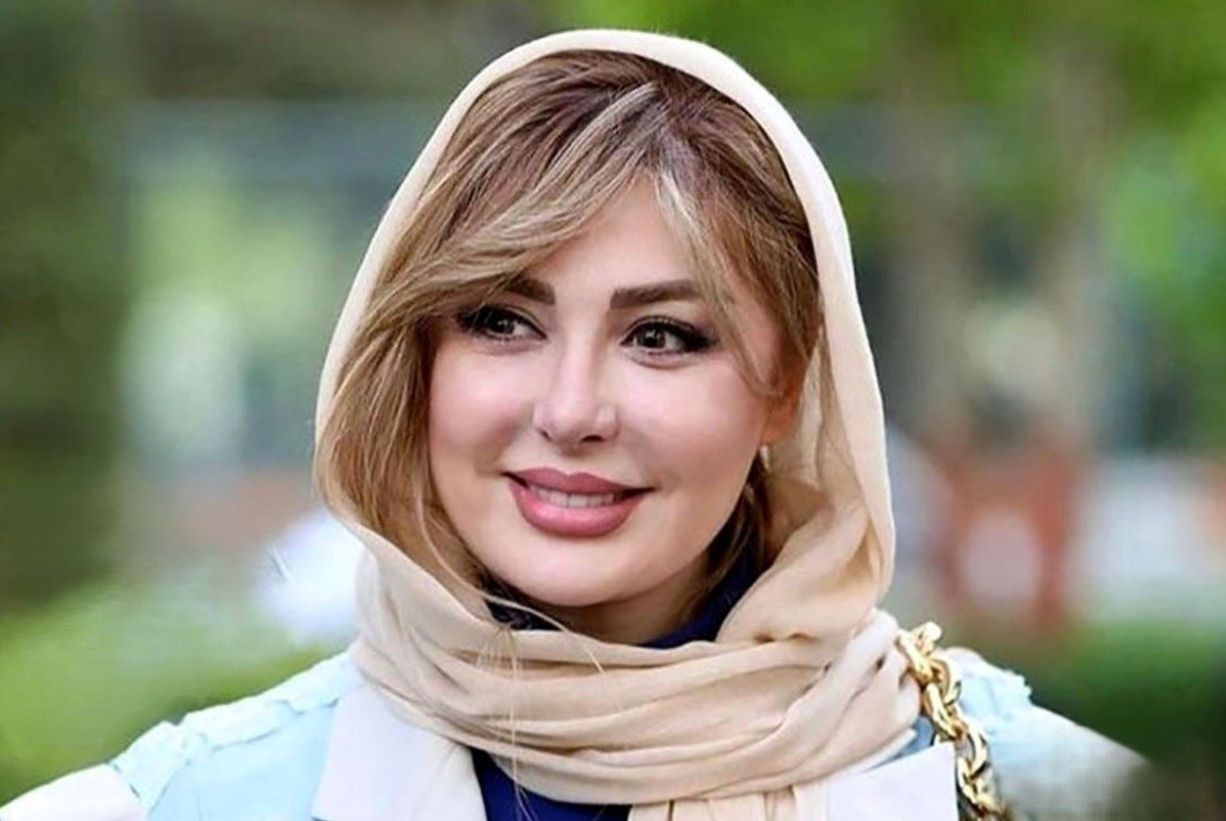 نیوشا ضیغمی تیپ خز و از مُد افتاده در کنار دوستانش