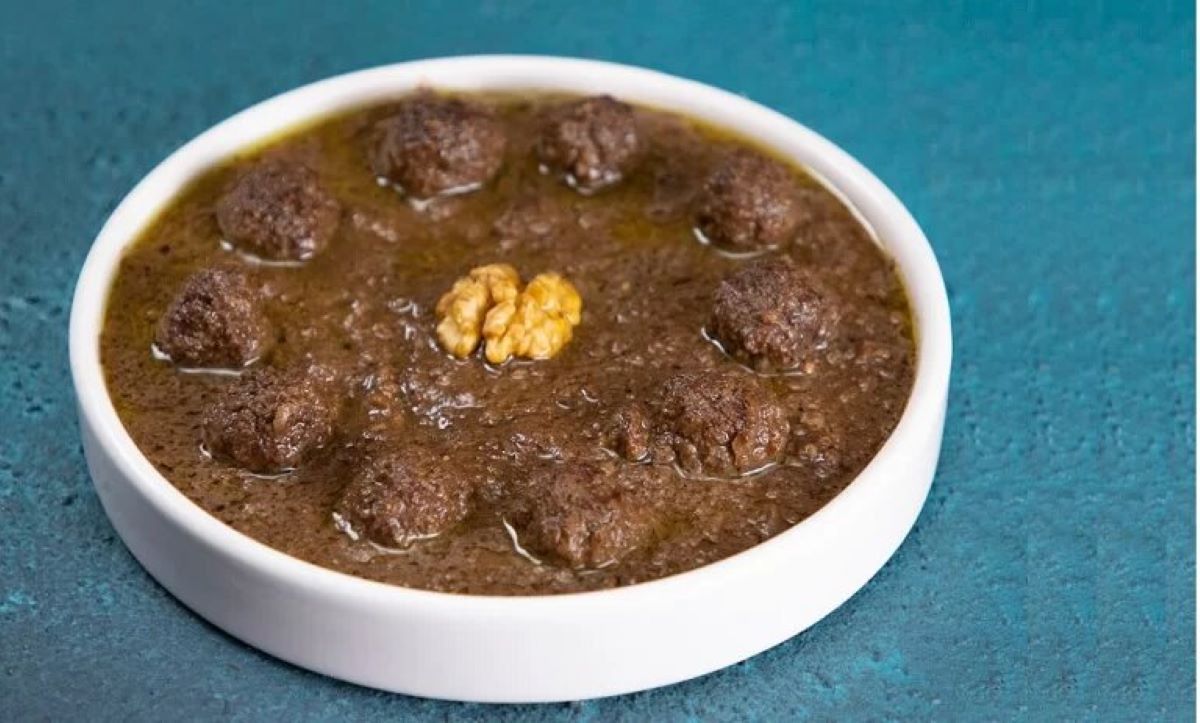 طرز تهیه خورشت فسنجان جاافتاده و مجلسی با گوشت قلقلی