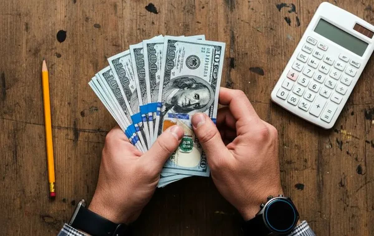 پیش بینی قیمت دلار: بازار ارز کی از شوک مکانیزم ماشه خارج می‌شود؟ | دلار 120 هزاری در راه است؟