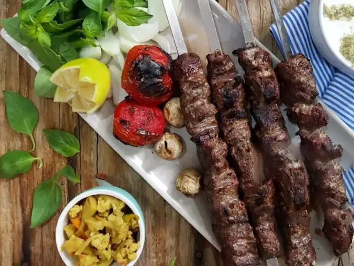 طرز تهیه کباب بستکی اصیل جنوب با طعم آتشین و نان داغ