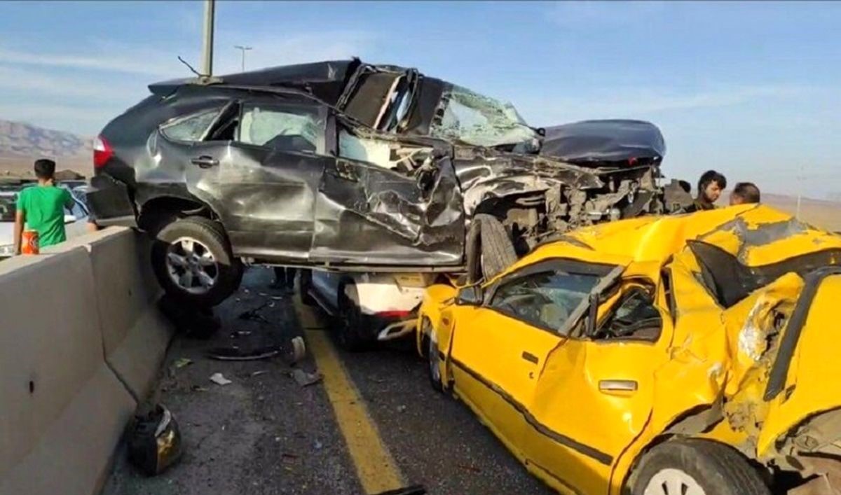 وقوع تصادف زنجیرهای جاده ملک آباد به مشهد با 12 مصدوم