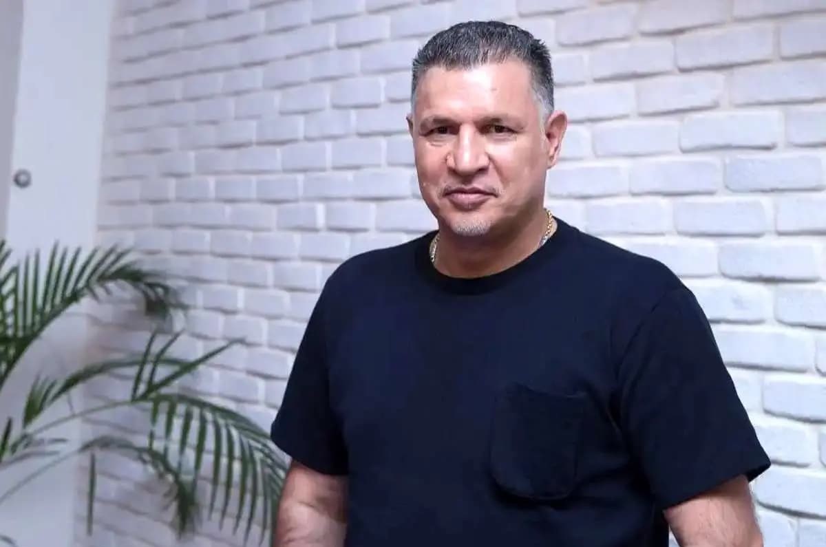 سنگ تمام خواننده معروف برای علی دایی با اجرای آهنگ خلیج فارس