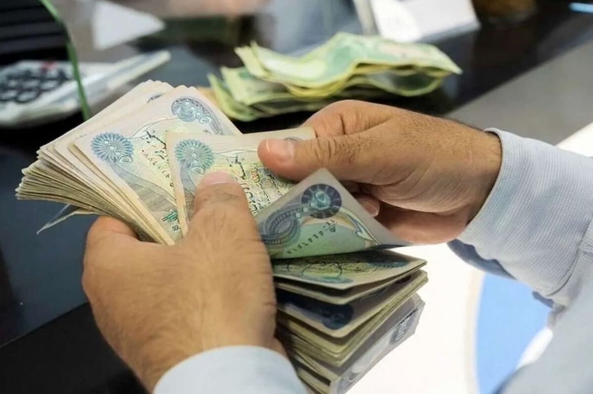 ارز اربعین 1404؛ قیمت دینار دولتی نسبت به بازار آزاد چقدر ارزانتر است؟